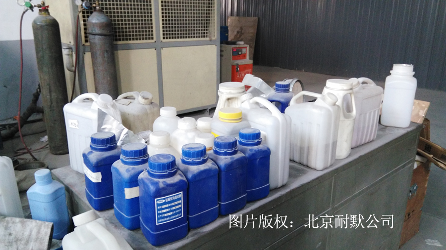 Al2O3�����������X�մ�Ϳ��늻��W���g���ܵ�Ӱ�